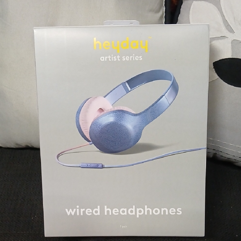 heyday Artist Series Wired Headphones - Light Blue & Pale Pink
